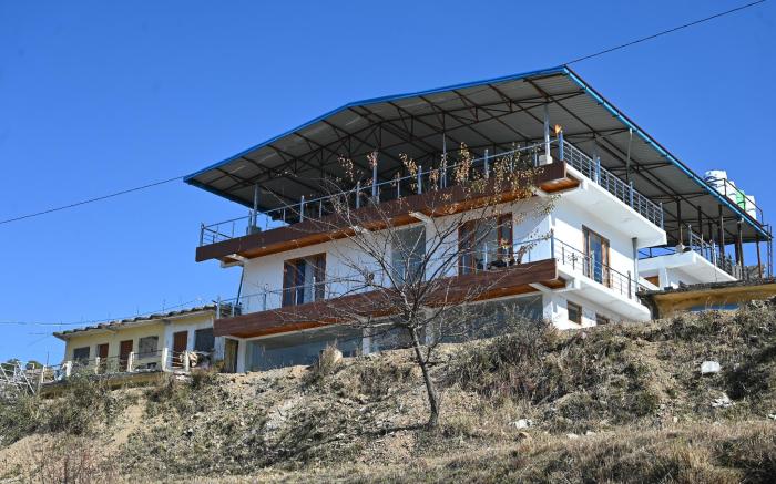 Himalayan Hill Top Resort 