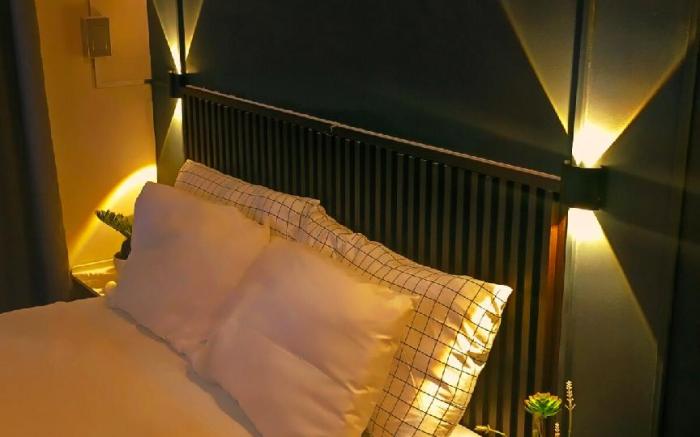 Cozy Studio w/ Balcony & Pool near Mactan Airport