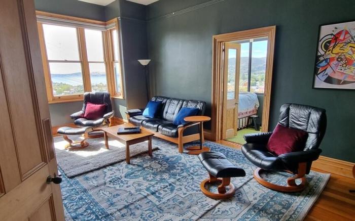 Hill House Hobart - Fantastic views close to city