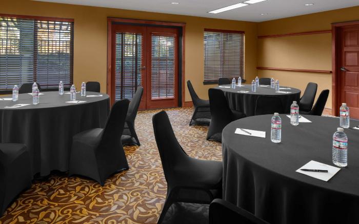 Larkspur Landing Extended Stay Suites Roseville