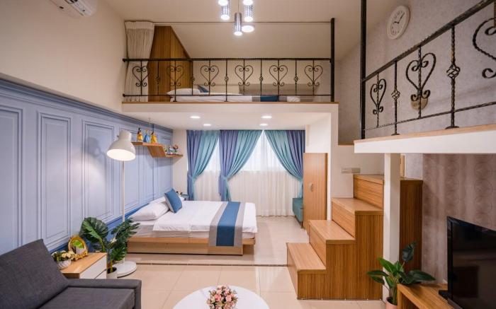RC Apartment with Lift near Ximen MRT, 2 Minutes from Ximen Station, Independent Bathroom, Red House