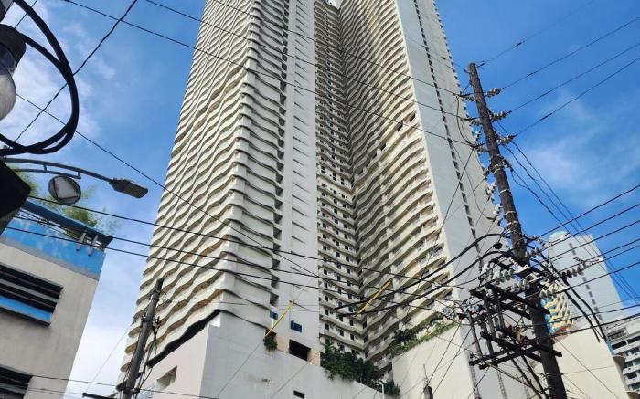 Boho Rsquare Manila (w/ Pool Access)