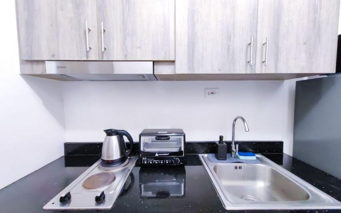 Condotel 1BR Unit w/ Balcony FAME Residences #FM06