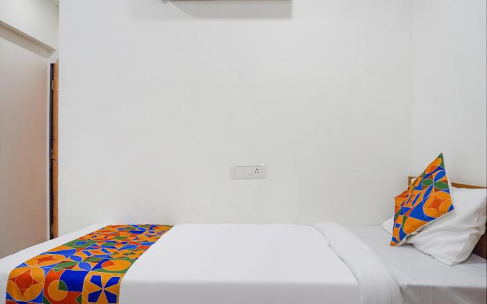 FabHotel Royal Palace Inn - Lal Mahal