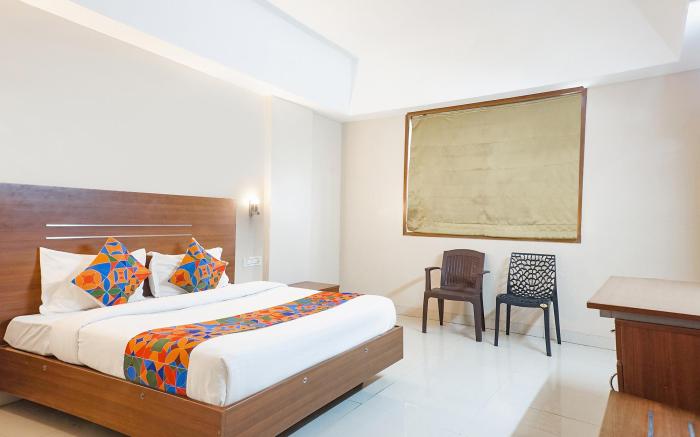 FabHotel Classic Executive - Nr. Sasvad Road Railway Station