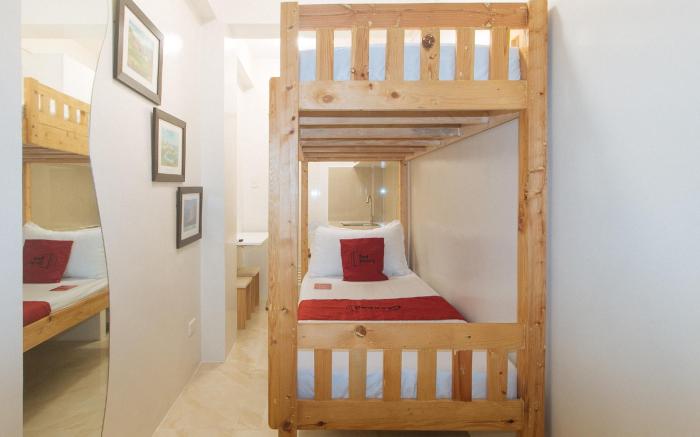 RedDoorz @ Delorian Residences