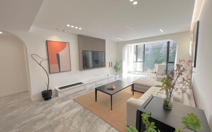 Jing'an Temple modern style apt with floor windows