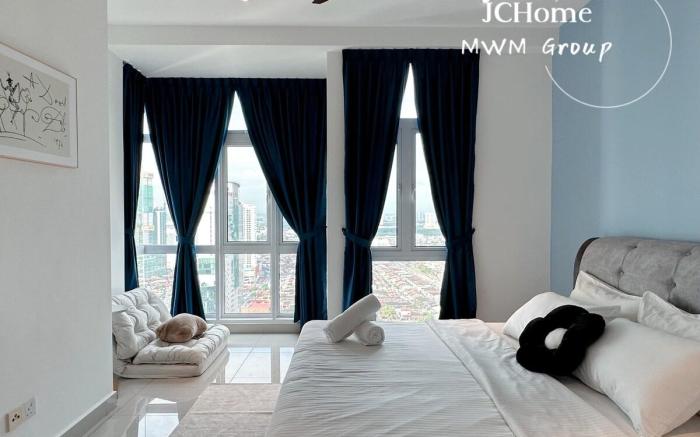 City Skyline for 4 pax 2 bedroom l 3min to CIQ