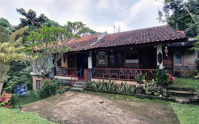 Saung Jiddah 3 BR - 15 tamu - Cisarua Puncak Bogor