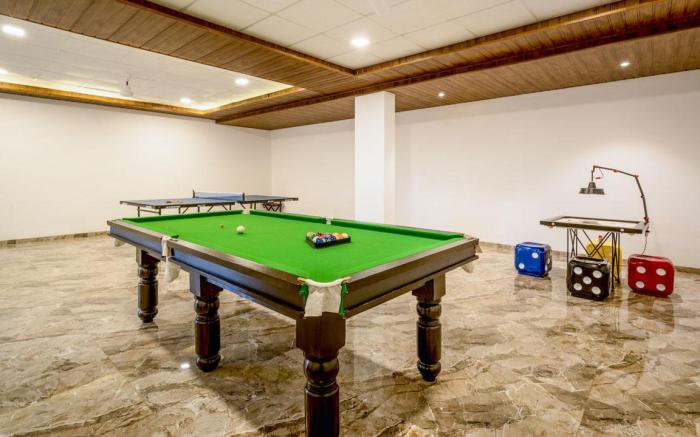 Beloshi's Cliffhanger Private pool 5bhk by Roamhome