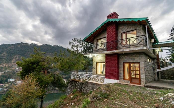 Waking Dream Cottage Bhimtal Lake View 3bhk by Roamhome