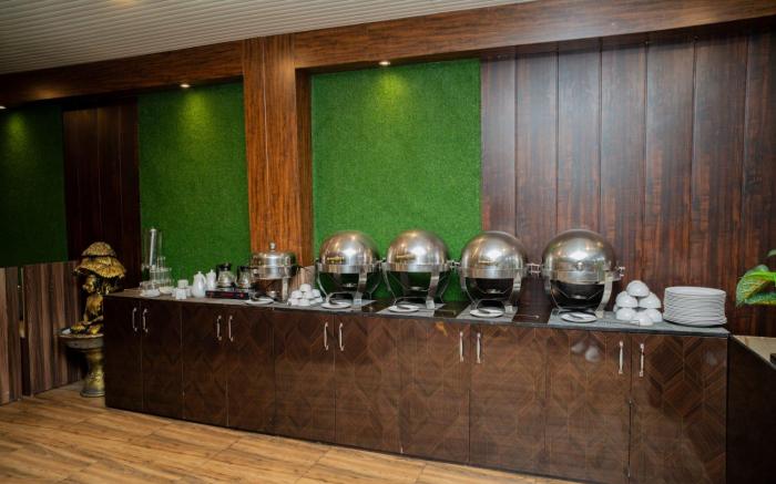 INDUS MOUNT ROYALE HOTEL - 100 Mts. from MALL