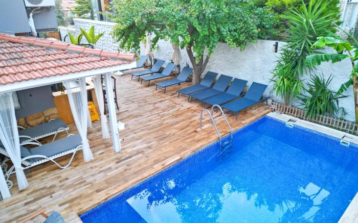 Kekik Alaçatı Otel Catina