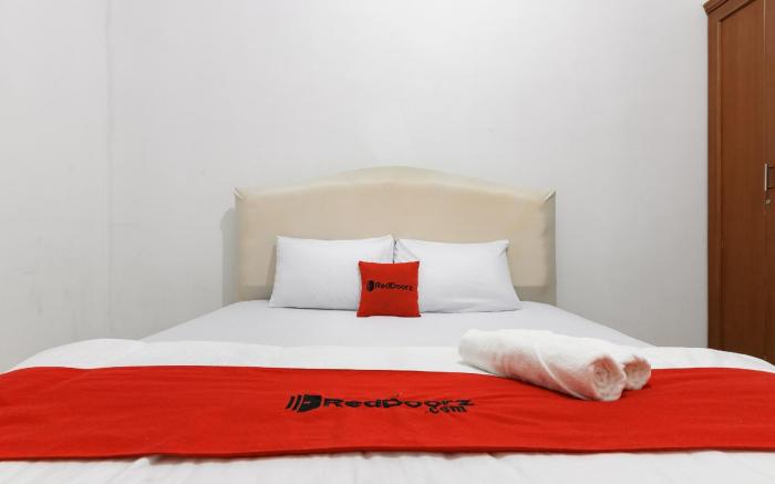 RedDoorz near Trans Studio Mall Cibubur