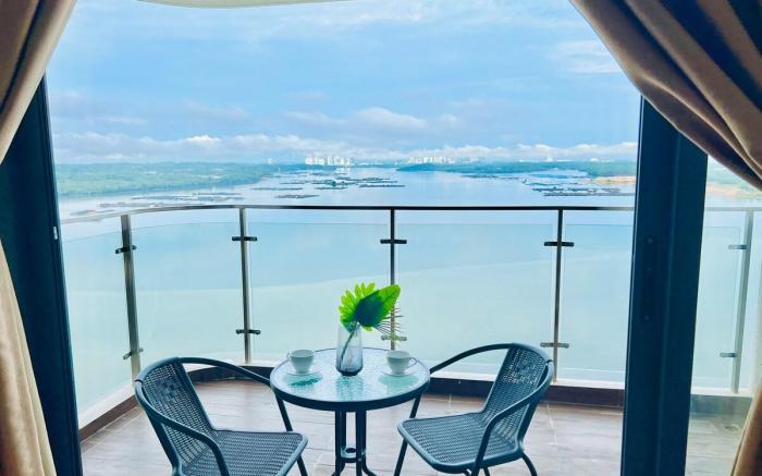 Bay Laurel 3 BR Seaview Paradise Coastal  8-12pax