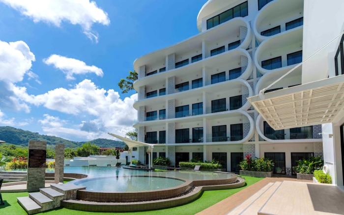 Duplex Pool Access in Utopia Nai Harn, UTL A116