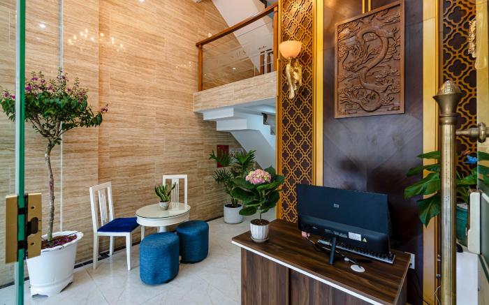 Lotus Hotel 18 Nguyen Phi Khanh 