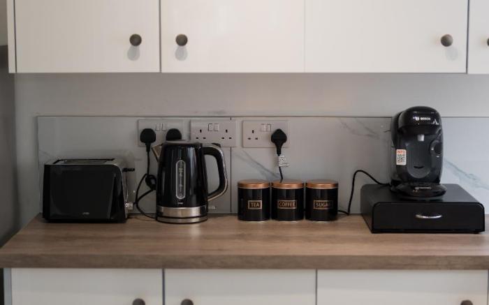 Luxury 5BR, 2BA Stay | Quiet & Free Parking