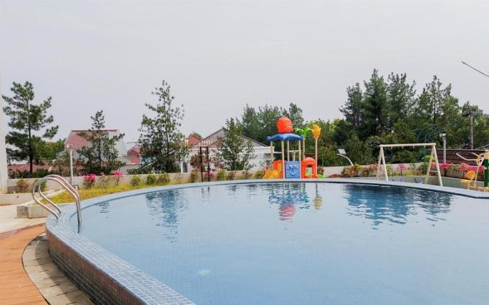 Best Deal Studio Amazana Serpong Apt By Travelio