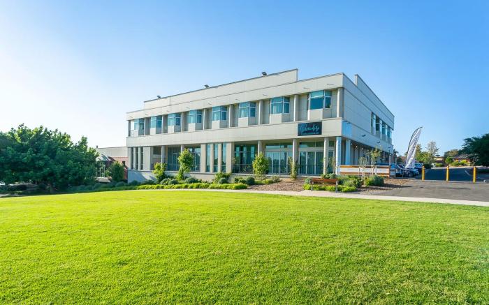 Sfera's Park Suites & Convention Centre