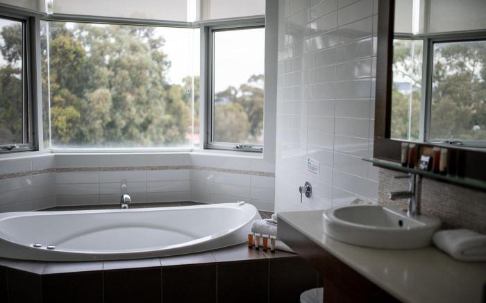 Sfera's Park Suites & Convention Centre
