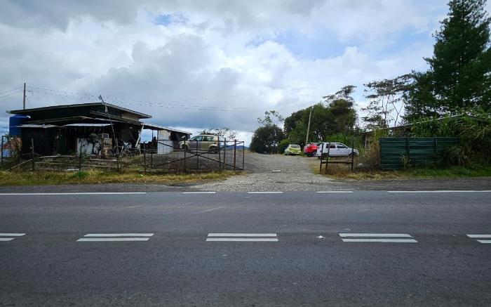 Sinar Akinabalu Valley couple gateway  