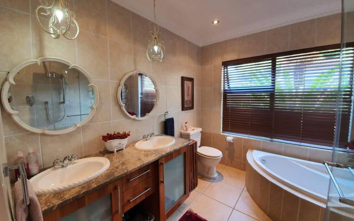 Or Tambo Airport Holiday Home