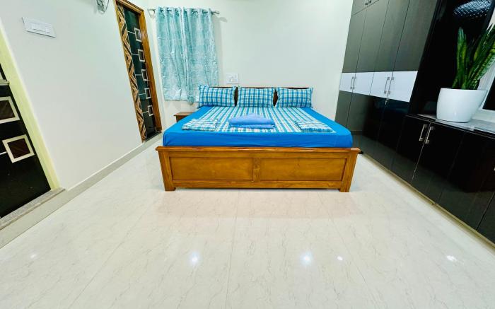TrueLife Homestays - Sai Nivas - 3BHK AC Apartments for group of families - Best location - Flyover 