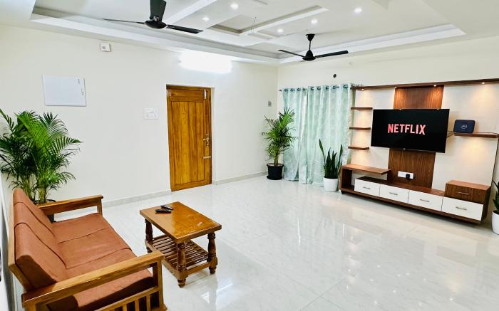 TrueLife Homestays - Sai Nivas - 3BHK AC Apartments for group of families - Best location - Flyover 