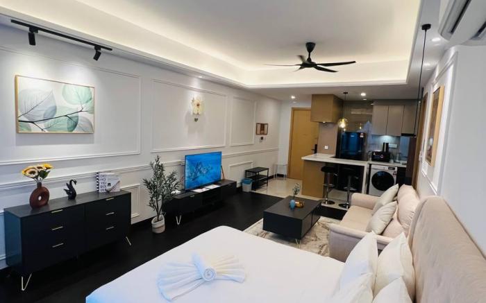 Stylish Luxe Studio unit R&F Seine Region by ANJU