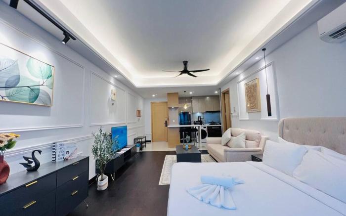 Stylish Luxe Studio unit R&F Seine Region by ANJU