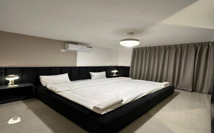 Stylish Luxe Apartment Fr 0005