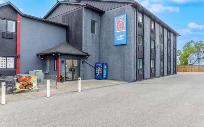Motel 6 Niagara Falls, ON – Near the Falls