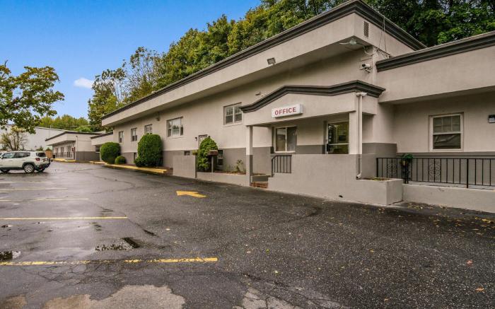 Motel 6 Tinton Falls, NJ - Neptune