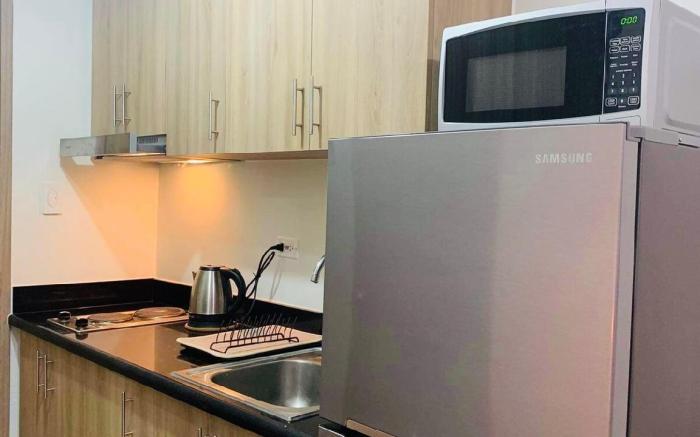Seaside Gem: Comfy Urban Retreat near MOA/Airport