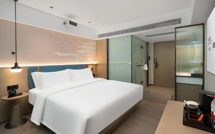 YiZhi Hotel Changgang metro station-Free shuttle bus during canon fair