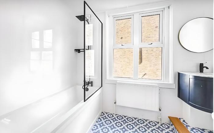 Entire Home - Classic Chelsea Townhouse Maisonette