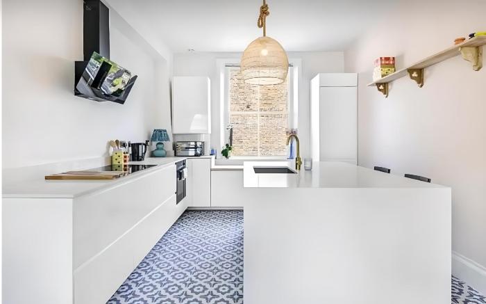 Entire Home - Classic Chelsea Townhouse Maisonette