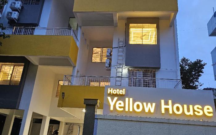 Hotel Yellow House