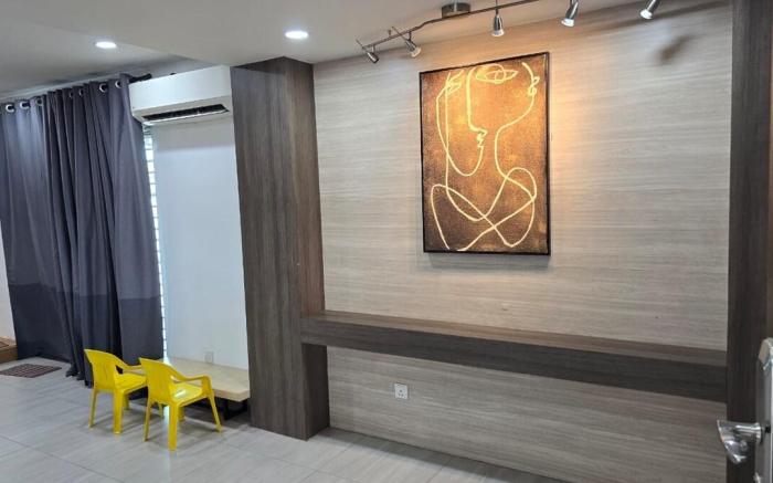 Corner single story home stay