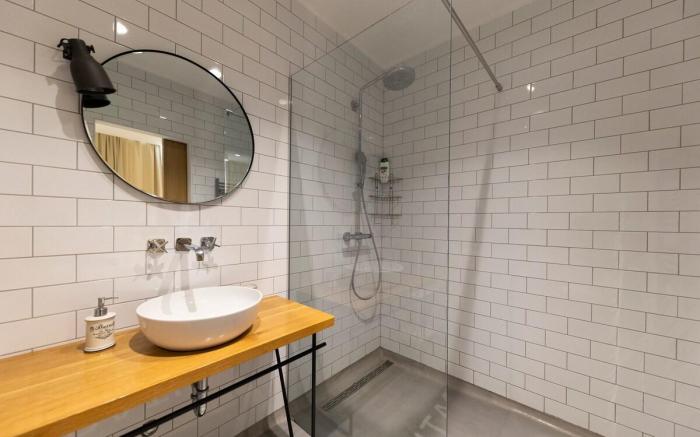 White Rooms 2 by Belmont Realty
