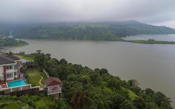 Lake Vista Manor 4BHK Villa with Infinity Pool