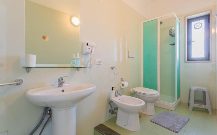 Bnb delle Nazioni 3 with parking,9min Airport Sea