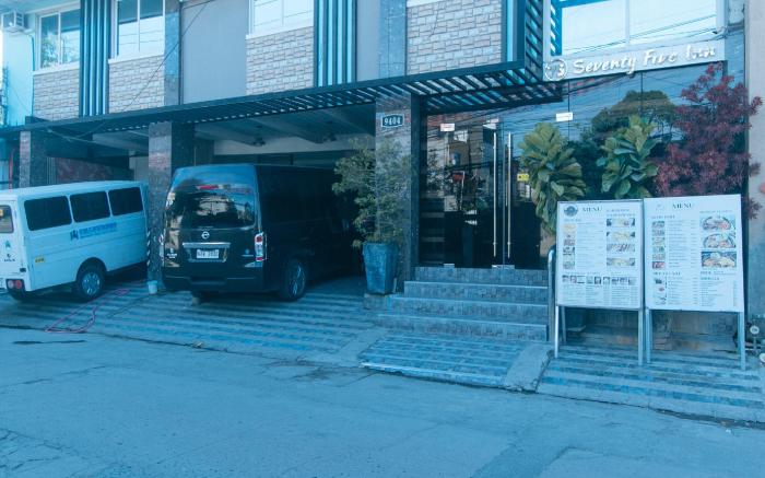 RedDoorz Plus Seventy Five Inn Near Manila Airport