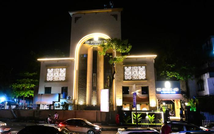 Hotel Golden Arc