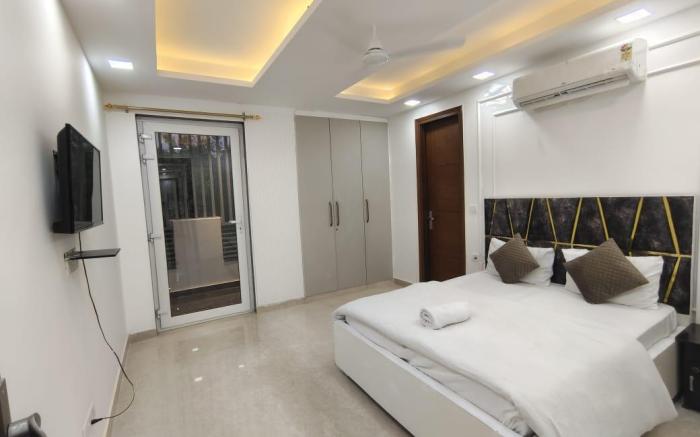 Luxury Apartment Near Max Saket
