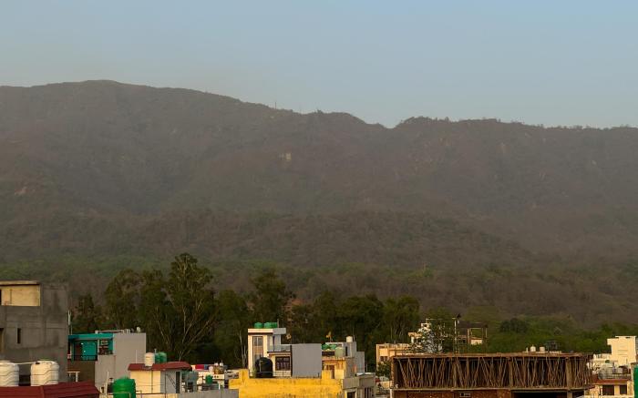 Hotel Nirvana Bliss Behind Parmarth Niketan