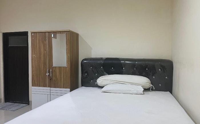 OYO 94222 Anda Kost 2 Near Lapangan Syech Yusuf Discovery