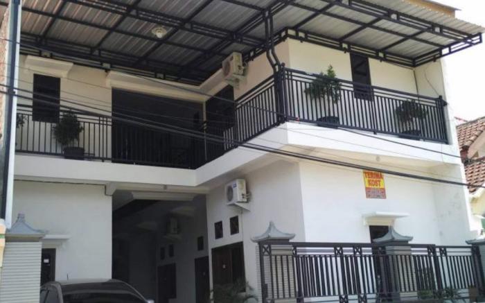 OYO 94244 Ezhar Boka Homestay Near GOR Sulis Bulutangkis