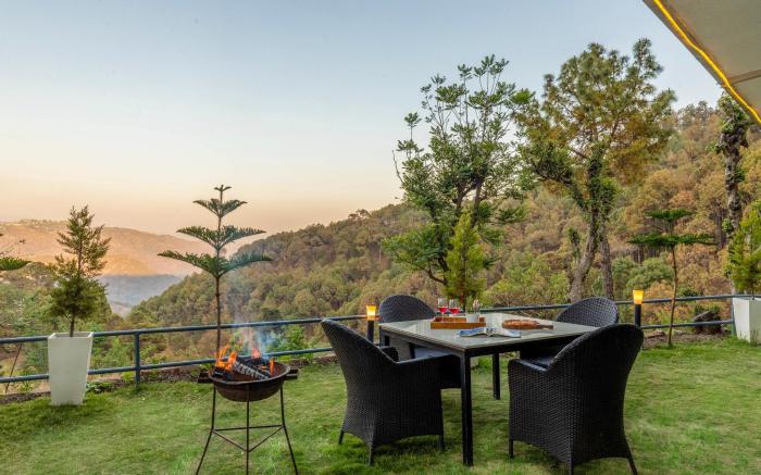 Alaya Stays Live Life 2BHK Apartment in Kasauli